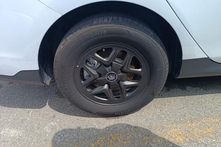 Used BYD Qin PLUS 2025 DM-i Smart Drive 55KM Leading Model Right Rear Wheel Hub