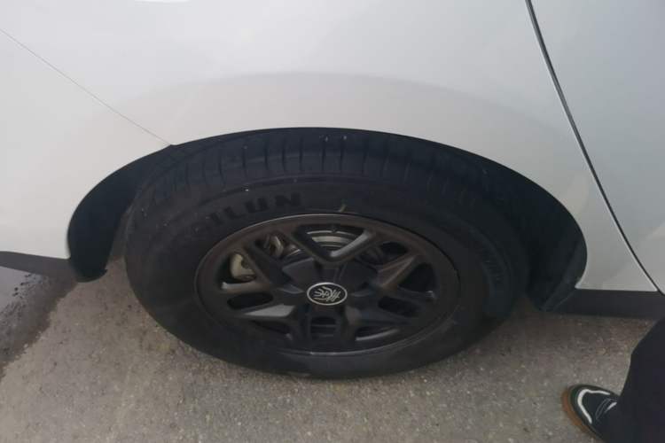 Used BYD Qin PLUS 2025 DM-i Smart Drive 55KM Leading Model Right Rear Wheel Hub