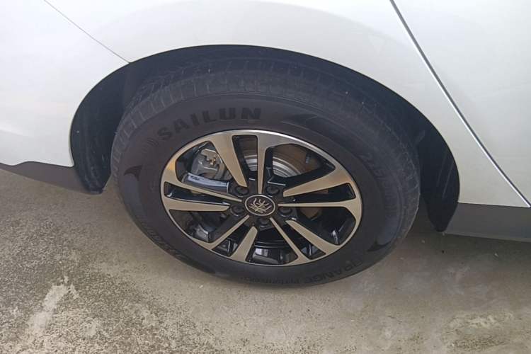 Used BYD Qin PLUS 2025 DM-i Smart Drive 120KM Superior Model Right Rear Wheel Hub