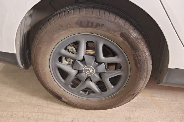 Used BYD Qin PLUS 2025 DM-i Smart Drive 55KM Leading Model Right Rear Wheel Hub