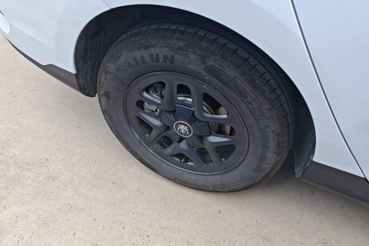 Used BYD Qin PLUS 2025 DM-i Smart Drive 55KM Leading Model Right Rear Wheel Hub