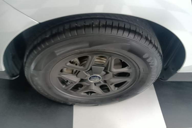 Used BYD Qin PLUS 2025 DM-i Smart Drive 55KM Leading Model Right Rear Wheel Hub