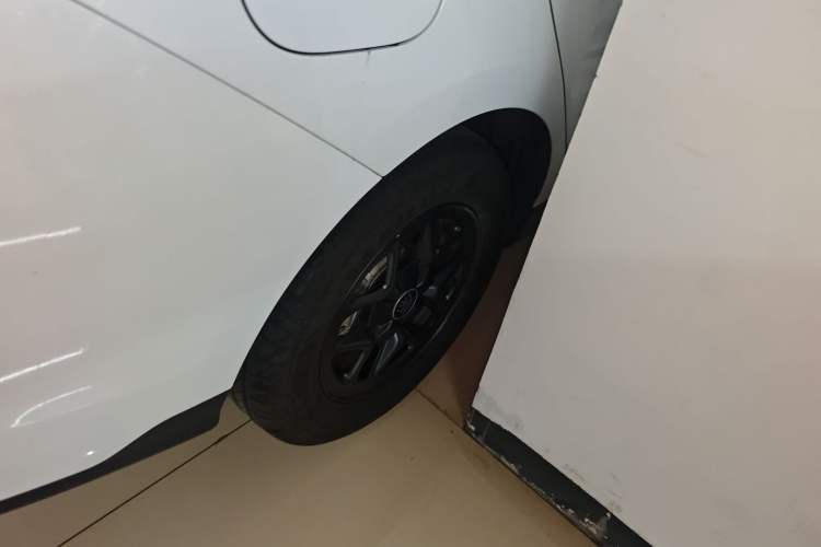 Used BYD Qin PLUS 2025 DM-i Smart Drive 55KM Leading Model Right Rear Wheel Hub