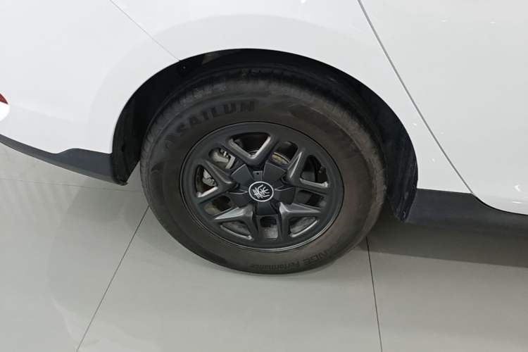 Used BYD Qin PLUS 2025 DM-i Smart Drive 55KM Leading Model Right Rear Wheel Hub