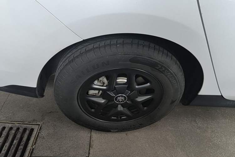 Used BYD Qin PLUS 2025 DM-i Smart Drive 55KM Leading Model Right Rear Wheel Hub