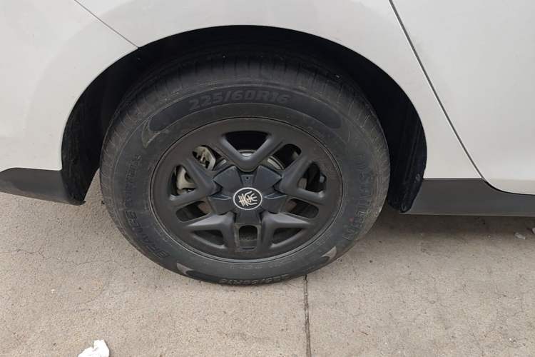 Used BYD Qin PLUS 2025 DM-i Smart Drive 55KM Leading Model Right Rear Wheel Hub