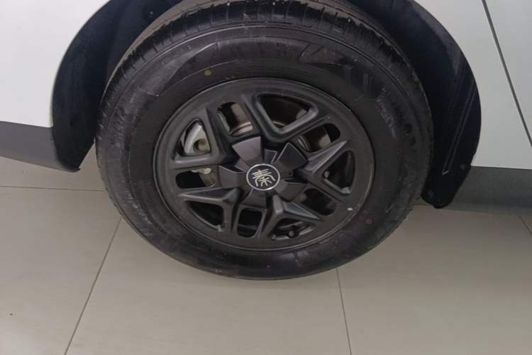 Used BYD Qin PLUS 2025 DM-i Smart Drive 55KM Leading Model Right Rear Wheel Hub