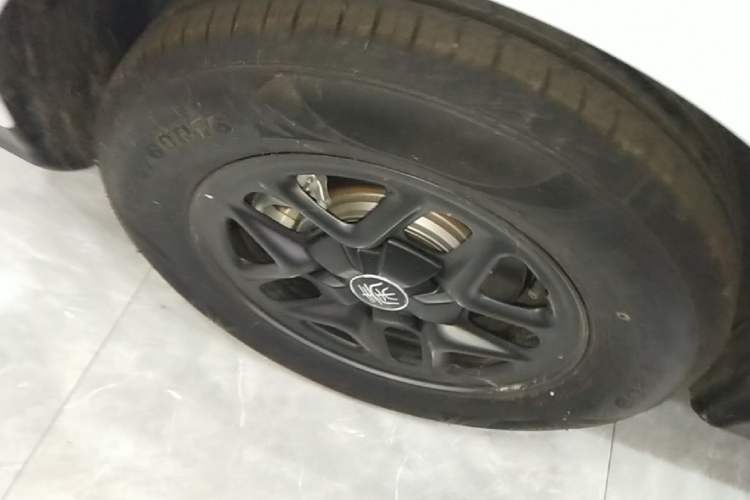 Used BYD Qin PLUS 2025 DM-i Smart Drive 55KM Leading Model Right Rear Wheel Hub