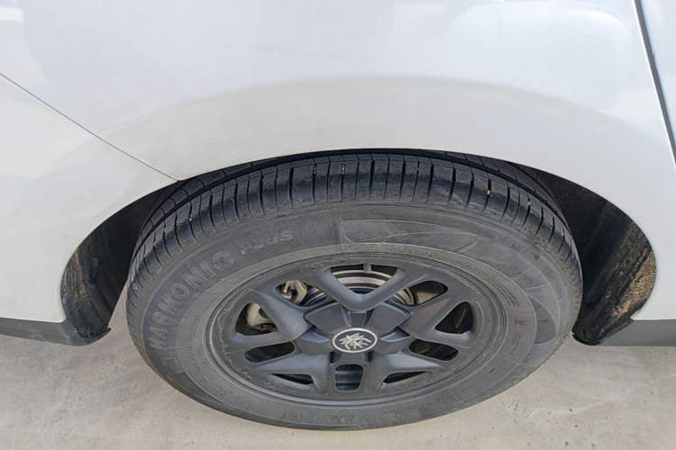 Used BYD Qin PLUS 2025 DM-i Smart Drive 55KM Leading Model Right Rear Wheel Hub