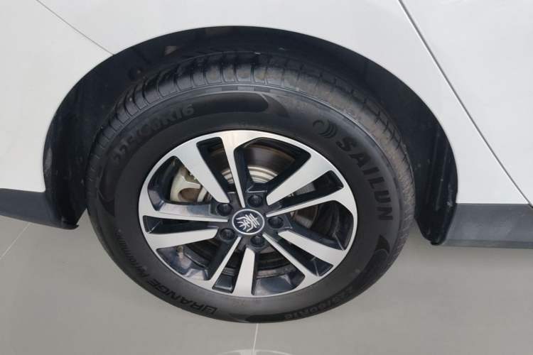 Used BYD Qin PLUS 2025 DM-i Smart Drive 55KM Beyond Model Right Rear Wheel Hub