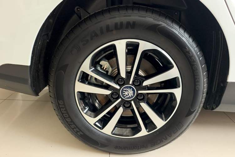 Used BYD Qin PLUS 2025 DM-i Smart Drive 120KM Superior Model Right Rear Wheel Hub