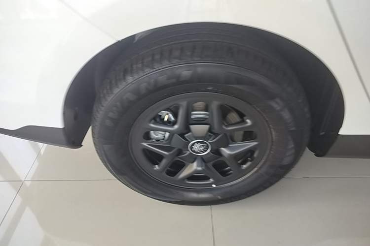 Used BYD Qin PLUS 2025 DM-i Smart Drive 55KM Leading Model Right Rear Wheel Hub