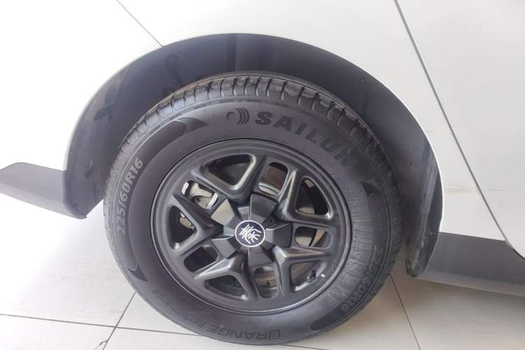 Used BYD Qin PLUS 2025 DM-i Smart Drive 55KM Leading Model Right Rear Wheel Hub