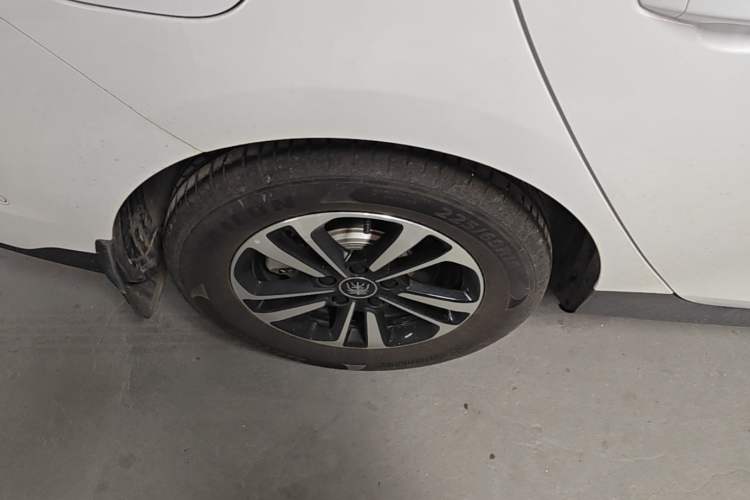Used BYD Qin PLUS 2025 DM-i Smart Drive 55KM Beyond Model Right Rear Wheel Hub