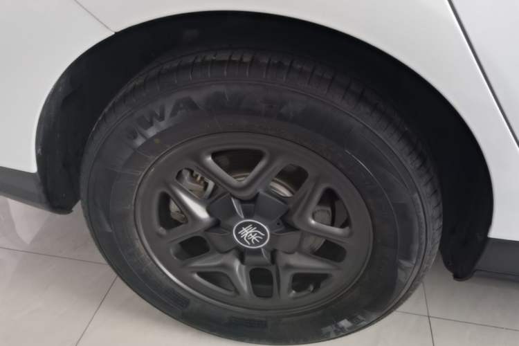 Used BYD Qin PLUS 2025 DM-i Smart Drive 55KM Leading Model Right Rear Wheel Hub