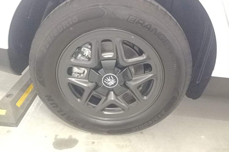 Used BYD Qin PLUS 2025 DM-i Smart Drive 55KM Leading Model Right Rear Wheel Hub