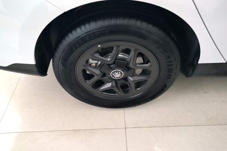 Used BYD Qin PLUS 2025 DM-i Smart Drive 55KM Leading Model Right Rear Wheel Hub