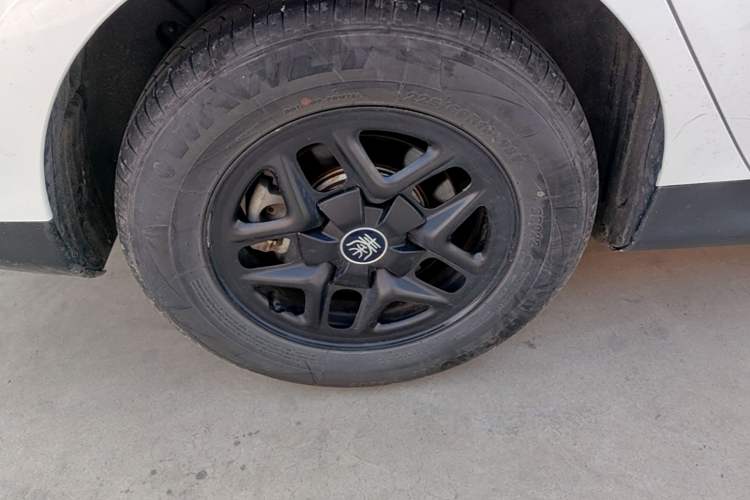 Used BYD Qin PLUS 2025 DM-i Smart Drive 55KM Leading Model Right Rear Wheel Hub