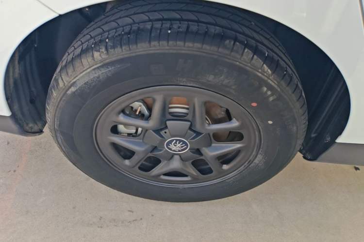 Used BYD Qin PLUS 2025 DM-i Smart Drive 55KM Leading Model Right Rear Wheel Hub