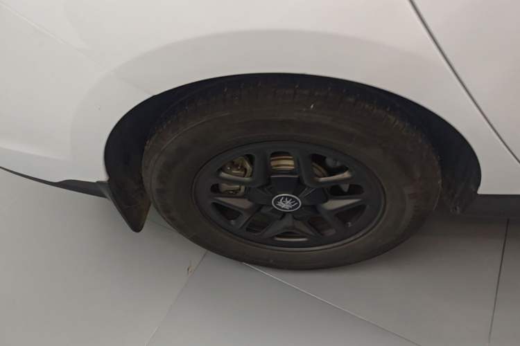 Used BYD Qin PLUS 2025 DM-i Smart Drive 55KM Leading Model Right Rear Wheel Hub
