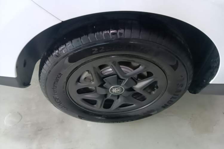 Used BYD Qin PLUS 2025 DM-i Smart Drive 55KM Leading Model Right Rear Wheel Hub