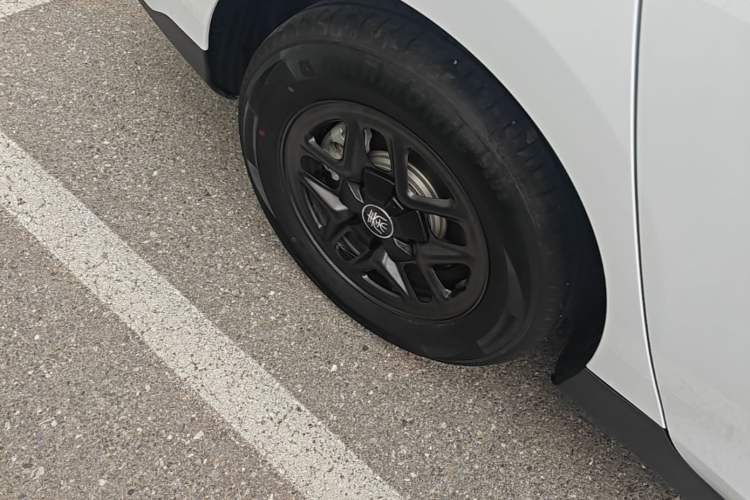 Used BYD Qin PLUS 2025 DM-i Smart Drive 55KM Leading Model Right Rear Wheel Hub