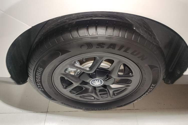 Used BYD Qin PLUS 2025 DM-i Smart Drive 55KM Leading Model Right Rear Wheel Hub