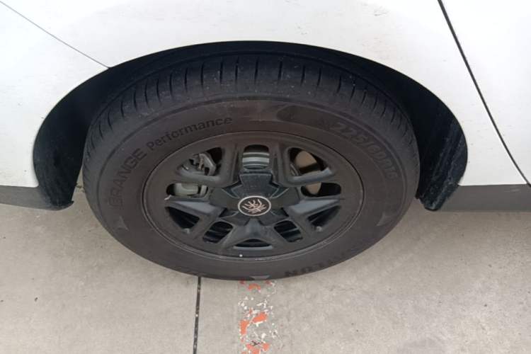 Used BYD Qin PLUS 2025 DM-i Smart Drive 55KM Leading Model Right Rear Wheel Hub