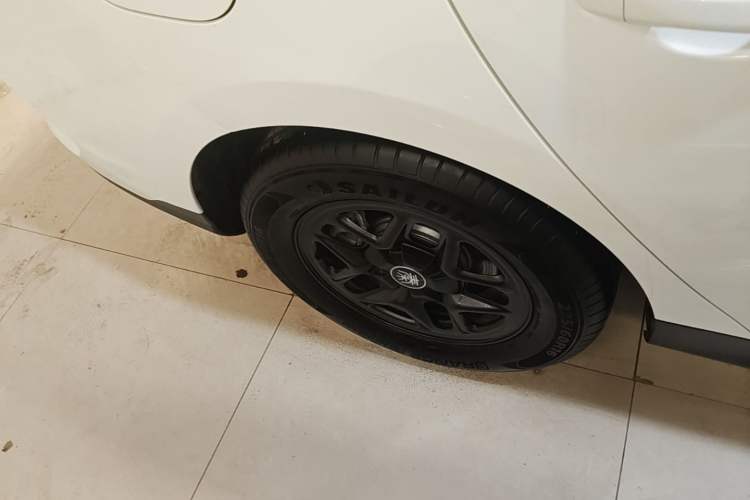 Used BYD Qin PLUS 2025 DM-i Smart Drive 55KM Leading Model Right Rear Wheel Hub