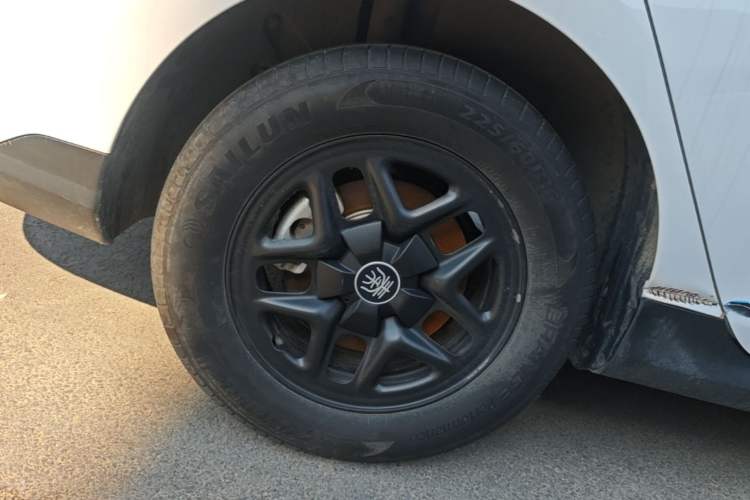 Used BYD Qin PLUS 2025 DM-i Smart Drive 55KM Leading Model Right Rear Wheel Hub