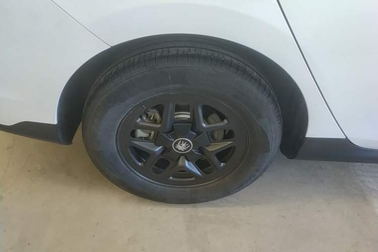 Used BYD Qin PLUS 2025 DM-i Smart Drive 55KM Leading Model Right Rear Wheel Hub
