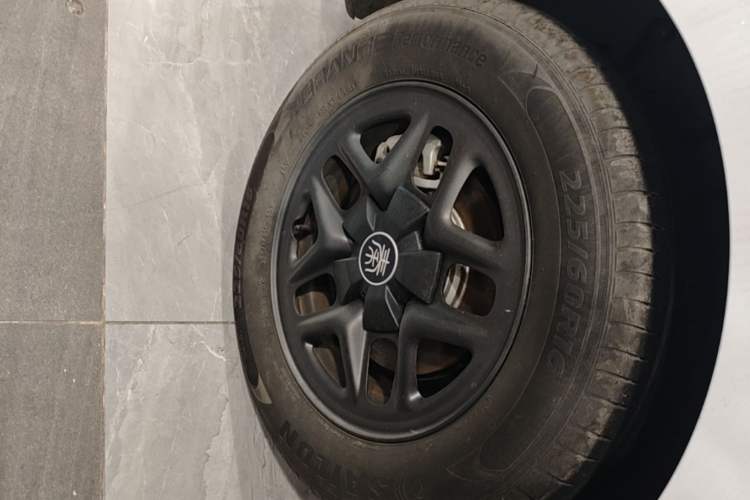 Used BYD Qin PLUS 2025 DM-i Smart Drive 55KM Leading Model Right Rear Wheel Hub