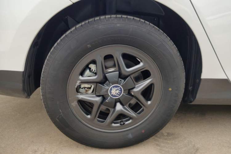 Used BYD Qin PLUS 2025 DM-i Smart Drive 55KM Leading Model Right Rear Wheel Hub