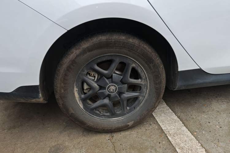 Used BYD Qin PLUS 2025 DM-i Smart Drive 55KM Leading Model Right Rear Wheel Hub