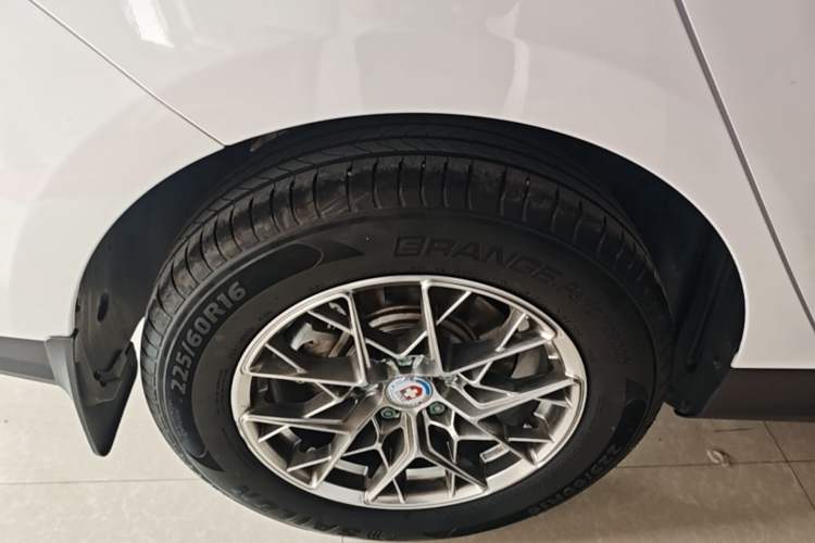 Used BYD Qin PLUS 2025 DM-i Smart Drive 55KM Leading Model Right Rear Wheel Hub