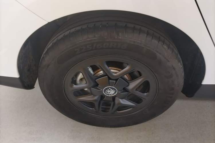 Used BYD Qin PLUS 2025 DM-i Smart Drive 55KM Leading Model Right Rear Wheel Hub