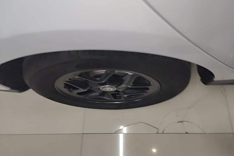 Used BYD Qin PLUS 2025 DM-i Smart Drive 55KM Leading Model Right Rear Wheel Hub