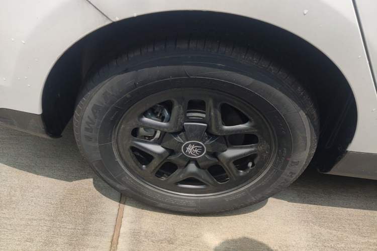 Used BYD Qin PLUS 2025 DM-i Smart Drive 55KM Leading Model Right Rear Wheel Hub