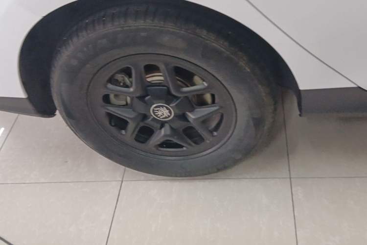 Used BYD Qin PLUS 2025 DM-i Smart Drive 55KM Leading Model Right Rear Wheel Hub