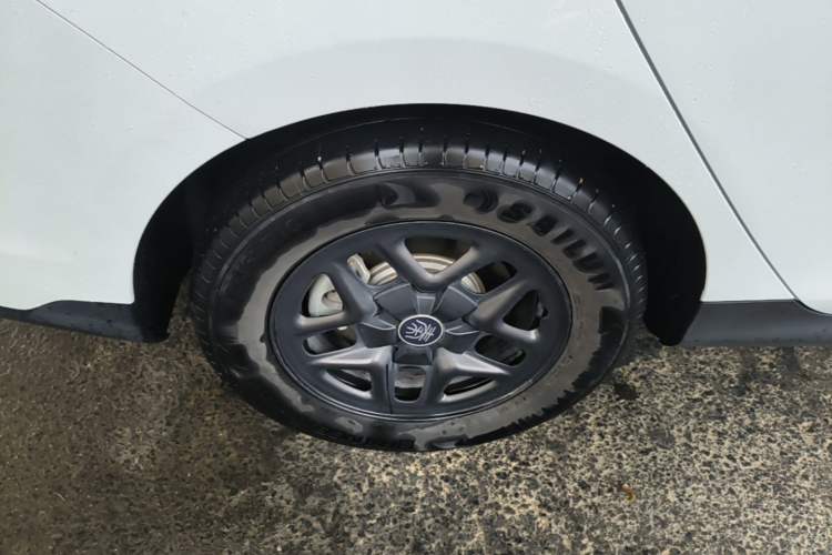 Used BYD Qin PLUS 2025 DM-i Smart Drive 55KM Leading Model Right Rear Wheel Hub