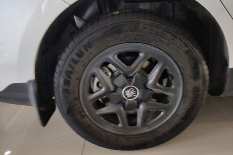 Used BYD Qin PLUS 2025 DM-i Smart Drive 55KM Leading Model Right Rear Wheel Hub