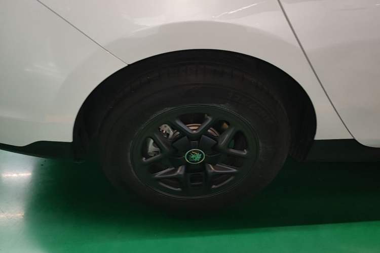 Used BYD Qin PLUS 2025 DM-i Smart Drive 55KM Leading Model Right Rear Wheel Hub