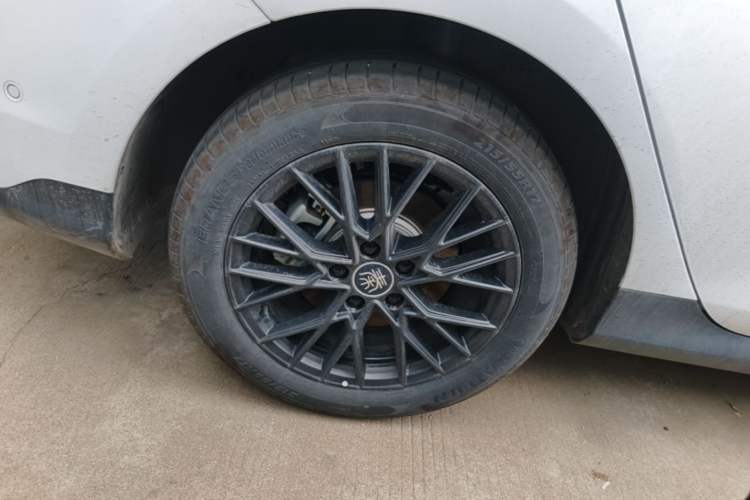 Used BYD Qin PLUS 2025 EV Smart Drive Edition 420KM Leading Model Right Rear Wheel Hub