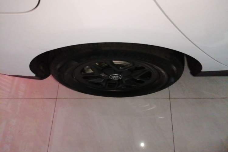 Used BYD Qin PLUS 2025 DM-i Smart Drive 55KM Leading Model Right Rear Wheel Hub