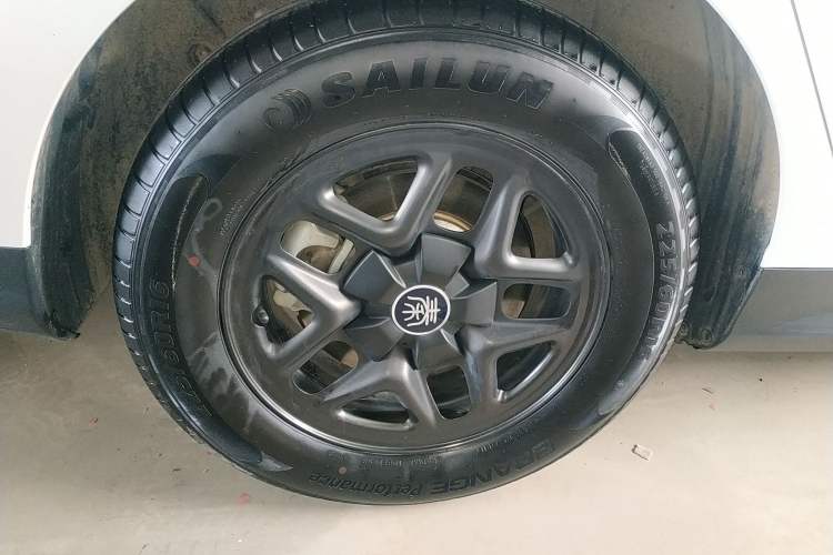 Used BYD Qin PLUS 2025 DM-i Smart Drive 55KM Leading Model Right Rear Wheel Hub