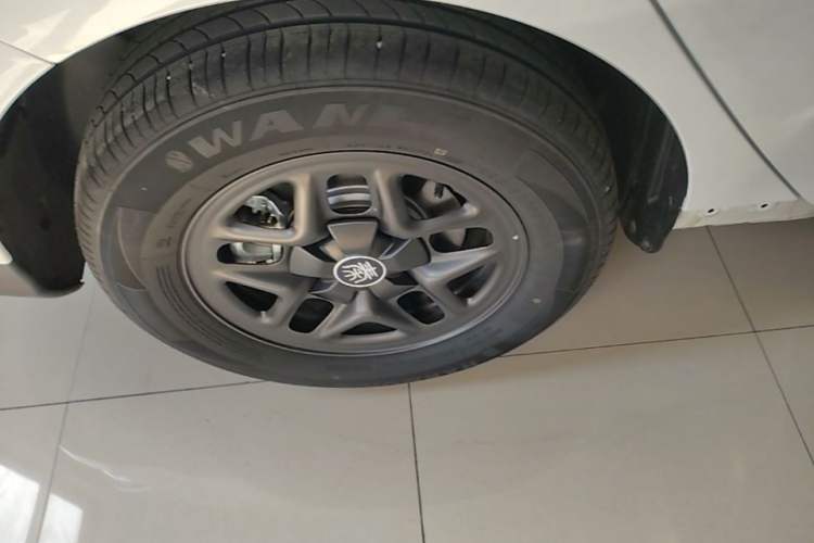 Used BYD Qin PLUS 2025 DM-i Smart Drive 55KM Leading Model Right Rear Wheel Hub