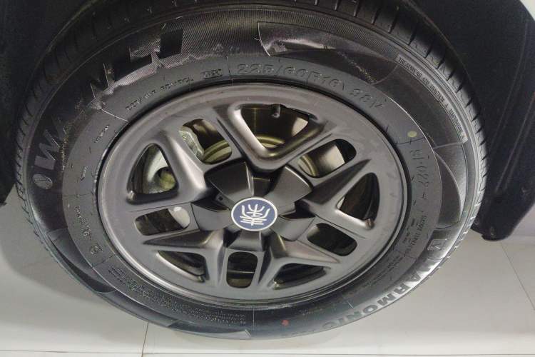 Used BYD Qin PLUS 2025 DM-i Smart Drive 55KM Leading Model Right Rear Wheel Hub