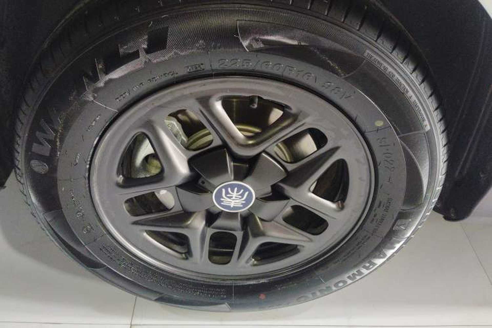 Used BYD Qin PLUS 2025 DM-i Smart Drive 55KM Leading Model Right Rear Wheel Hub