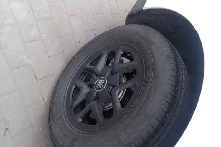 Used BYD Qin PLUS 2025 DM-i Smart Drive 55KM Leading Model Right Rear Wheel Hub