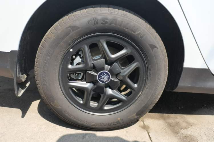 Used BYD Qin PLUS 2025 DM-i Smart Drive 55KM Leading Model Right Rear Wheel Hub